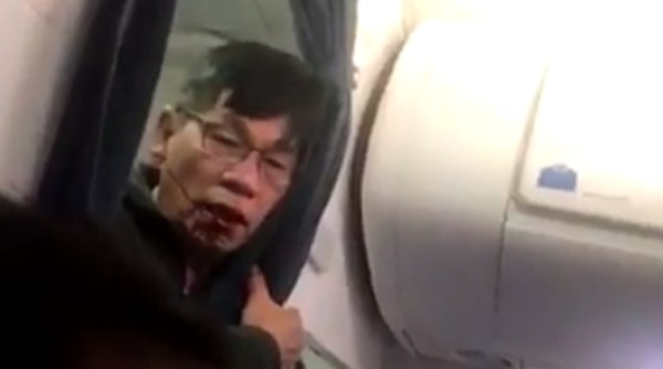 united airlines, united flight, united flight 3411, man dragged united flight, asian man dragged off flight, us flight man dragged, asian man dragged united flight, usa news, owrld news, latest news, indian express