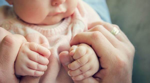  Two newborn girls found abandoned in Thane