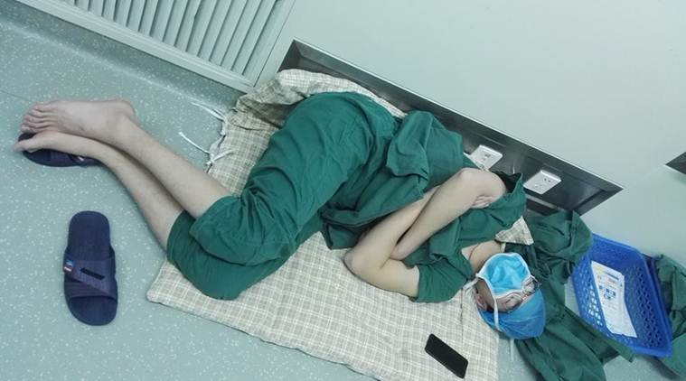 doctors, doctor long hours shift, doctors shifts, doctor asleep on hospital floor, chinese doc asleep on hospital floor, doctor asleep on floor viral pic, viral photo, trending news, latest news, china news, indian express