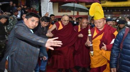 Tibetan spiritual leader Dalai Lama arrives at the Thubchog Gatsel Ling Monastery in Bomdila in the northeastern state of Arunachal Pradesh, India April 4, 2017. REUTERS/Anuwar Hazarika