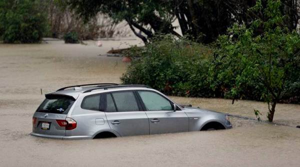 driver drove into river, driver in china drives into river, china driver drives into river following GPS, man follows GPS and lands in river, indian express, indian express news