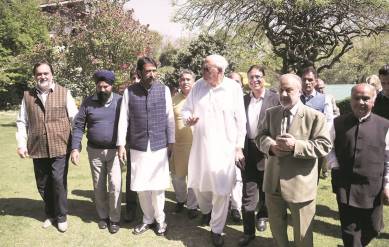 farooq abdullah, farooq abdullah wins elections, srinagar election, srinagar bypoll, farooq abdullah wins srinagar bypoll, national conference wins in srinagar, pdp. nc wins in srinagar, jammu and kashmir election news, election results, srinagar election results, india news, indian express, latest news