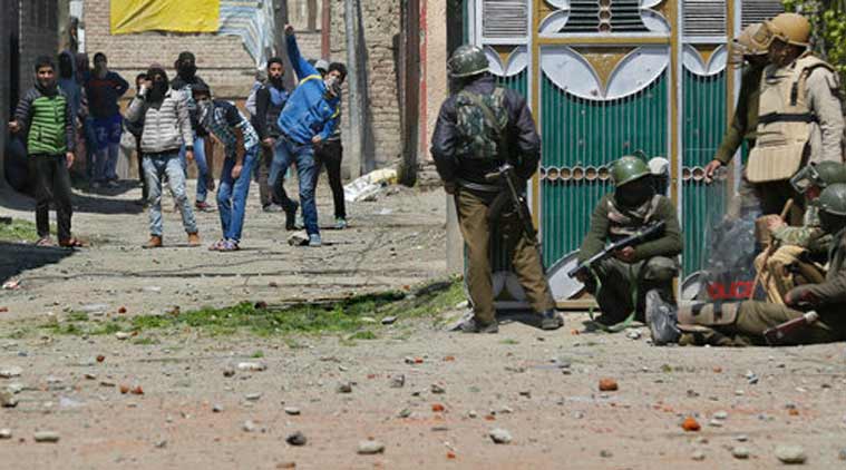 Srinagar, CRPF video, CRPF soldier video, CRPF jawan video, CRPF jawan viral video, CRPF Srinagar, CRPF, CRPF personnel abused, CRPF personnel video, Srinagar bypoll, Budgam violence, Srinagar violence, India news, Indian Express