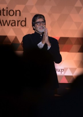 Amitabh Bachchan shoots with Akshay Kumar, Sonam Kapoor 