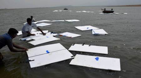 Madurai : PWD workers floating thermocol sheets at Vaigai Dam in Madurai as part of a novel initiative started on Friday to prevent loss of water due to evaporation. PTI Photo (PTI4_21_2017_000202B)