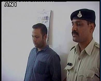 trial room video, staffer trail room video, indore shop staffer, india news, indore news