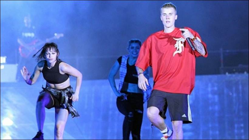 justin bieber concert india, justin bieber guitar, justin bieber lip sync, justin bieber image