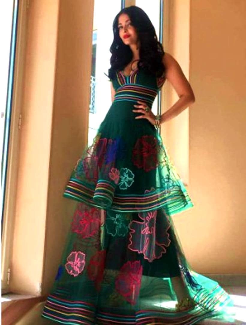 aishwarya rai bachchan, aishwarya rai pics, aishwarya rai bachchan cannes, aishwarya rai cannes, aishwarya rai bachchan red carpet, aishwarya rai bachchan 2017, aishwarya rai cannes 2017 red carpet, aishwarya rai cannes photos, aishwarya rai bachchan cannes photos, indian express, indian express news, indian express fashion, indian express lifestyle