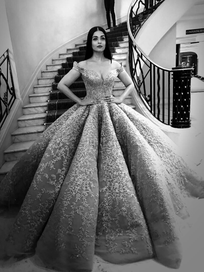 aishwarya rai bachchan, #aishwaryaatcannes, cannes 2017 aishwarya pics, aishwarya rai pics, aishwarya rai bachchan cannes, aishwarya rai cannes, aishwarya rai bachchan red carpet, aishwarya rai bachchan 2017, aishwarya rai cannes 2017 red carpet, aishwarya rai cannes photos, aishwarya rai bachchan cannes photos, indian express, indian express news, indian express fashion, indian express lifestyle