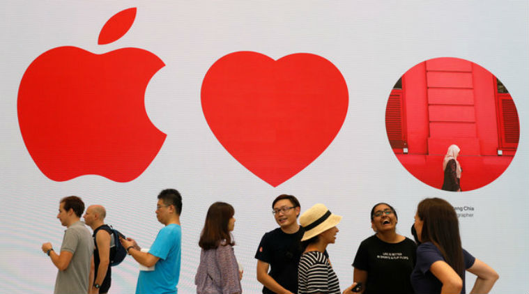 Apple. South East Asia, Singapore,  First Apple shop in SE Asia, First Apple shop in Singapore, Apple Products, Apple Services, Apple fans, Singapore upmarket shopping  district, iPhone, Macbook, Steve Jobs, Technology, Technology news