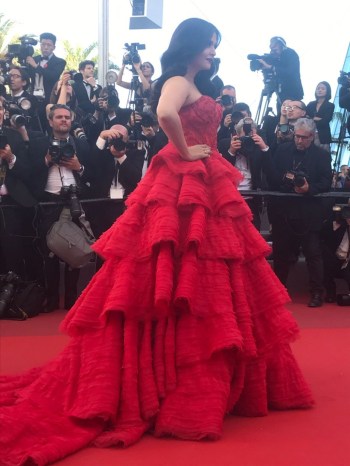 Style File: Aishwarya Rai at Cannes Film Festival✨💅 : r/BollywoodFashion