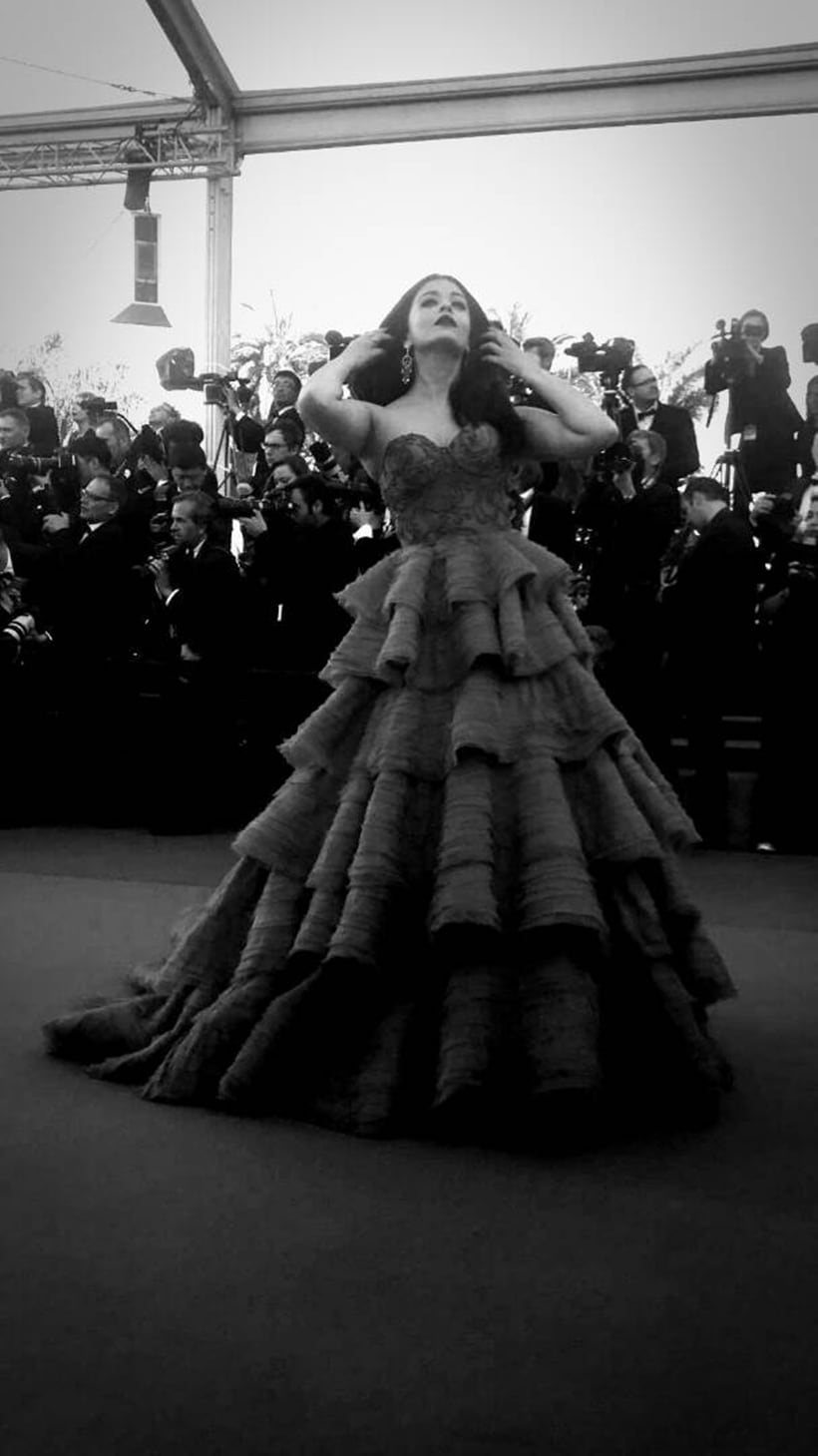 aishwarya rai bachchan, #aishwaryaatcannes, cannes 2017 aishwarya pics, aishwarya rai pics, aishwarya rai bachchan cannes, aishwarya rai cannes, aishwarya rai bachchan red carpet, aishwarya rai bachchan 2017, aishwarya rai cannes 2017 red carpet, aishwarya rai cannes photos, aishwarya rai bachchan cannes photos, indian express, indian express news, indian express fashion, indian express lifestyle
