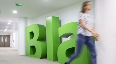 Blablacar, car sharingapplication, carpool, split cost of long distance trips, Blablalines, shorter commutes, user demand, chaffeur availability, Uber, Lyft,  Waze Inc Rider Carpool service,test version of Blabla car new app, Technology, technology news