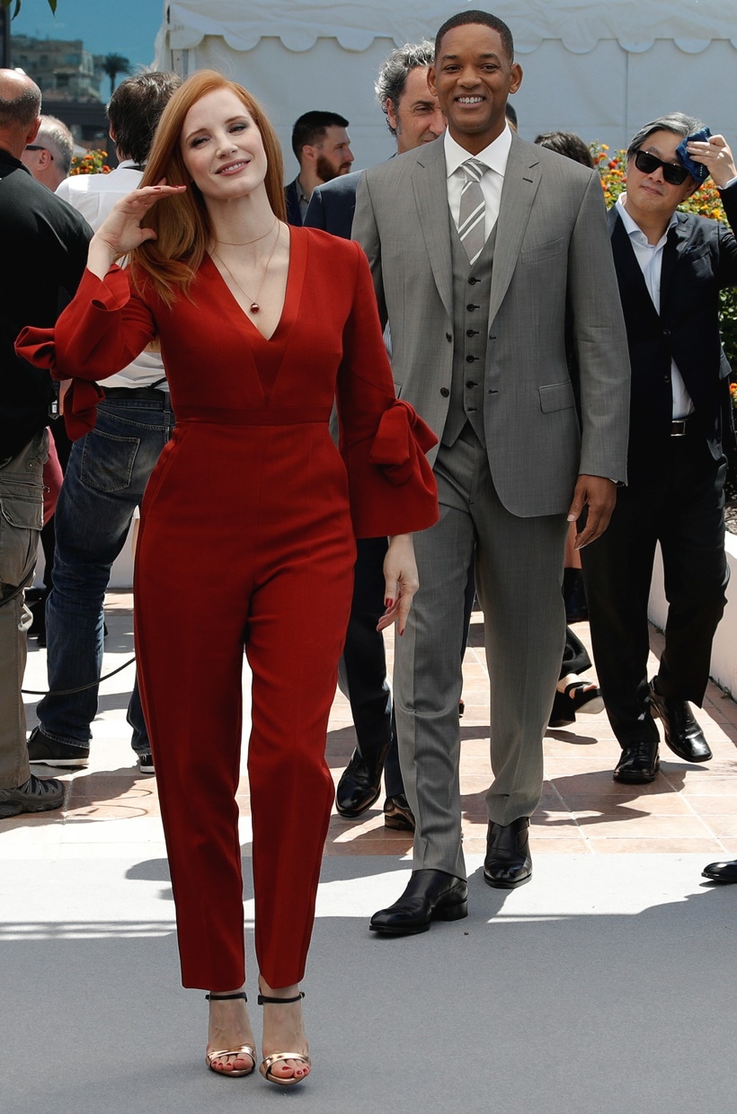 cannes 2017, cannes 2017 best dressed celebrities, cannes day 2 best dressed celebs, cannes deepika padukone, cannes jessica chastain, cannes emily rajatkwosky, cannes julianne moore, indian express, indian express news