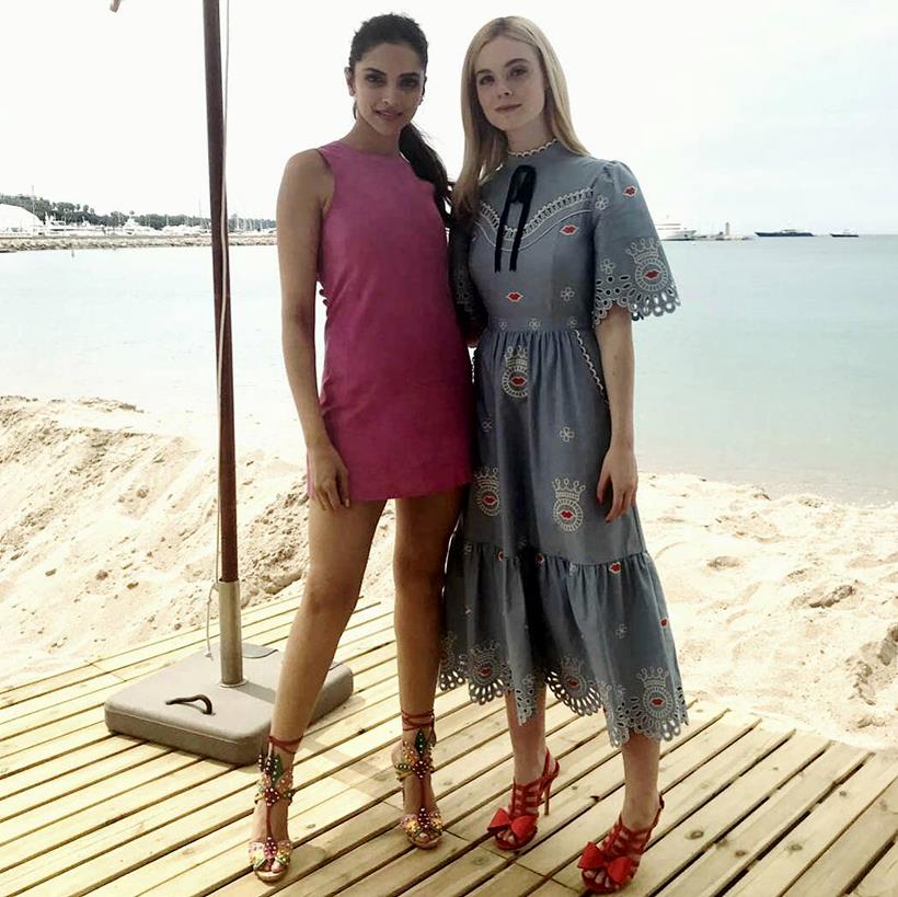 deepika padukone, deepika padukone pics, deepika padukone photos, deepika padukone cannes, deepika padukone cannes red carpet, deepika padukone cannes 2017, deepika padukone cannes 2017 red carpet, deepika padukone cannes photos, indian express, indian express news