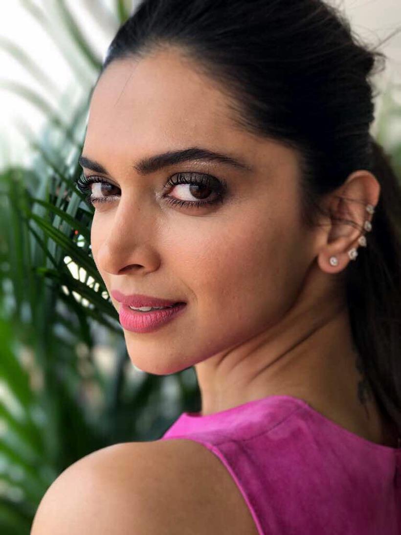 deepika padukone, deepika padukone pics, deepika padukone photos, deepika padukone cannes, deepika padukone cannes red carpet, deepika padukone cannes 2017, deepika padukone cannes 2017 red carpet, deepika padukone cannes photos, indian express, indian express news