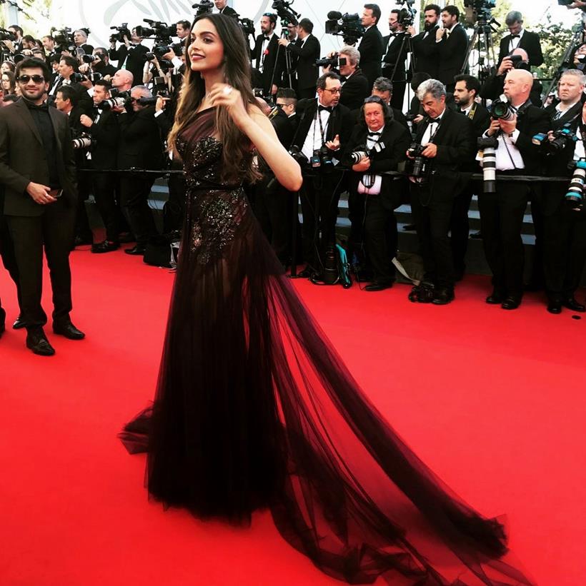 deepika padukone, deepika padukone pics, deepika padukone photos, deepika padukone cannes, deepika padukone cannes red carpet, deepika padukone cannes 2017, deepika padukone cannes 2017 red carpet, deepika padukone cannes photos, indian express, indian express news