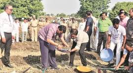 fadnavis adopts latur village, drought prone villages in maharashtra, fadnavis adopts halgara village, maharashtra cm, indian express
