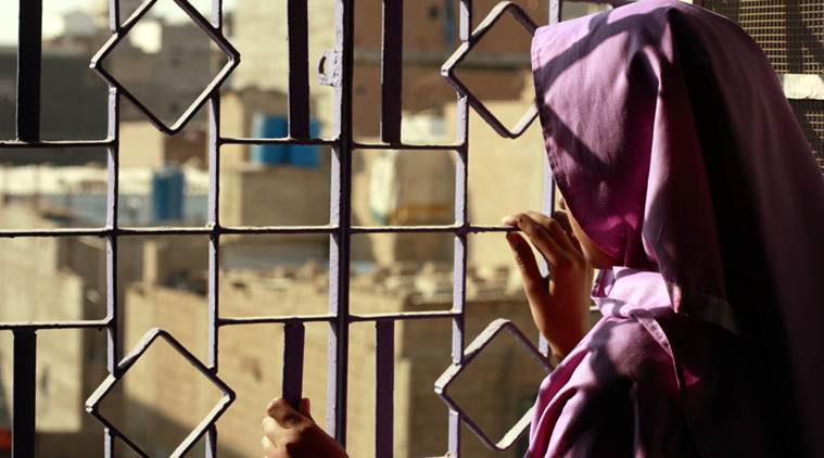 bihar, eve teasing, fine for kissing, bihar fine for kissing, man fined for kissing girl, girl ask man to marry after kissing, bihar panchayat fine man for kissing, bihar news, india news, latest news, indian express