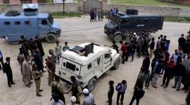 Kashmir bank robbery, Kashmir militant attack, militant attacks in kashmir, kashmir militants, kashmir militans rob banks, hizbul mujahideen, lashkar-e-taiba, Kashmir valley, bank robberies by militants, kashmir militant violence, kashmir news, militant attack news, militants arrested, india news, indian express, latest news