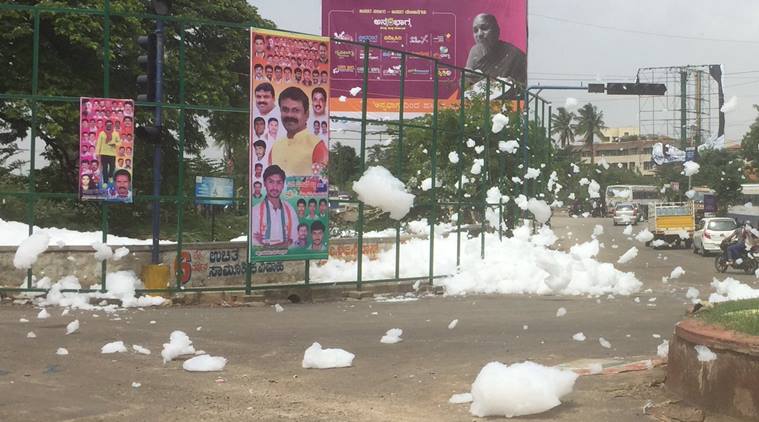 Bengaluru's Varthur lake spills toxic foam, Varthur lake, toxic foam