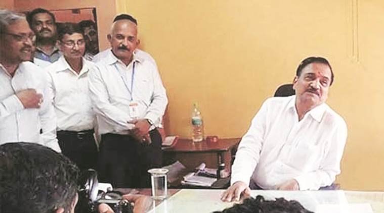 jai maharashtra, new bus jai maharashtra slogan, msrtc, karnataka minister jai maharashtra controversy, state bus mumbai, st bus maharashtra, divakar raote, maha news, indian express