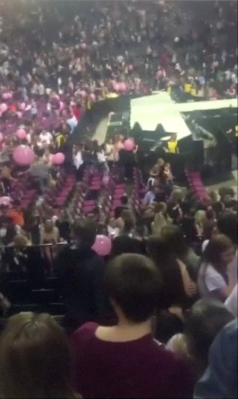 Manchester attack, Manchester terror attack, manchester concert attack, ariana grande concert, ariana grande concert blast, grande concert blast, blast news, international news, world news, indian express news, latest news