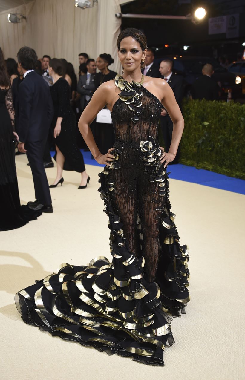 priyanka chopra, priyanka chopra met gala, priyanka chopra best dressed, deepika padukone, deepika padukone met gala, best dressed met gala, celebrities met gala, rihanna, gigi hadid, madonna, katy perry, celine dion, kendall jenner, halle berry, rita ora, nicki minaj, met gala red carpet, met gala 2017, met gala red carpet hits and misses, met gala best and worst dressed, hollywood celebs, hollywood met gala, met gala fashion, fashion, fashion news, indian express, indian express news
