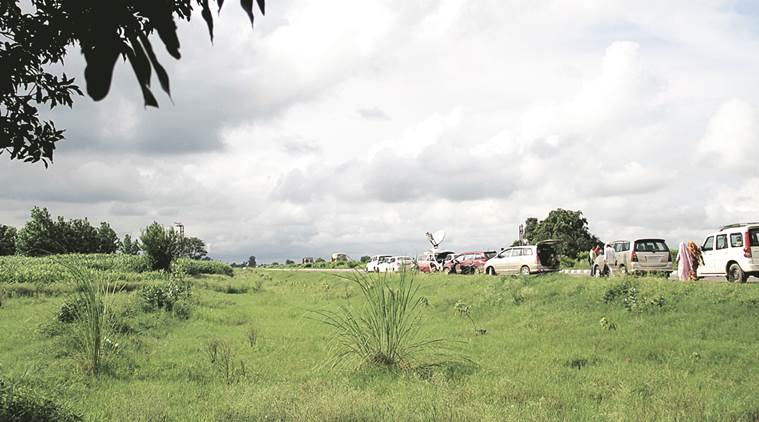 Noida, Noida truck kills policeman, policeman killed by truck, noida accident, noida highway accident, indian express