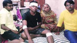 kolkata, kolkata news, kolkata jawan assaulted, kolkata jawan house, jawan asked for donation, indian express, india news