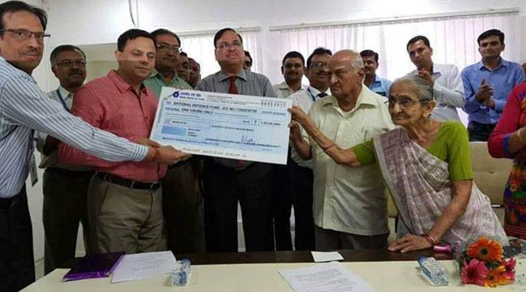 national defence fund, retired clerk doante money to army, retired man donate 1 cr to army, bank clerk donate money to army, gujarat news, india news, latest news, indian express