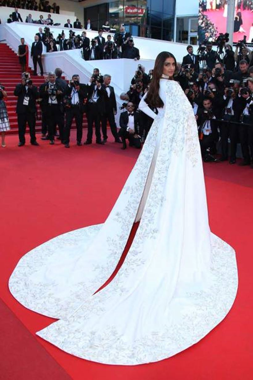 Sonam Kapoor shines as a diva in a glamorous white gown | Sonam Kapoor  shines as a diva in a glamorous white gown