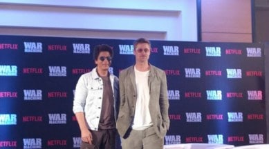 brad pitt, brad pitt india, shah rukh khan brad pitt, srk brad pitt, brad pitt war machine, war machine, war machine india, srk brad pitt pics, brad pitt in india pics, war machine india premiere, shahrukh brad pitt, shahrukh brad pitt war machine, bollywood news, hollywood news, entertainment updates, indian express, indian express news, indian express entertainment