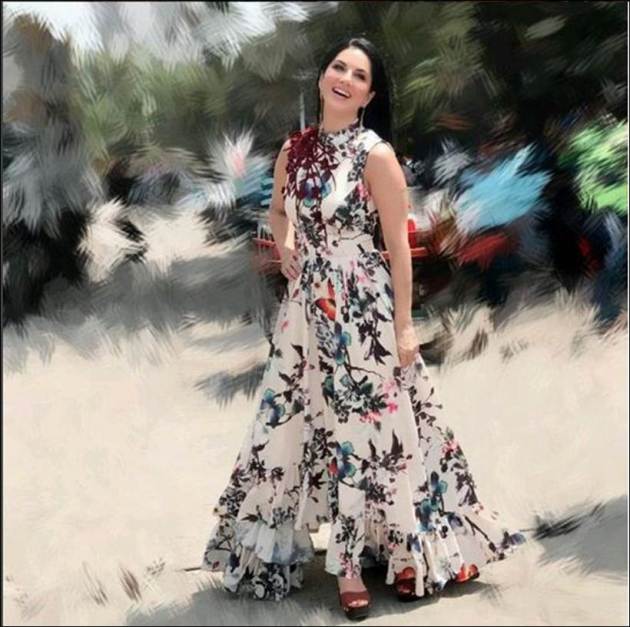 sunny leone, sunny leone birthday, sunny leone childhood, sunny leone images