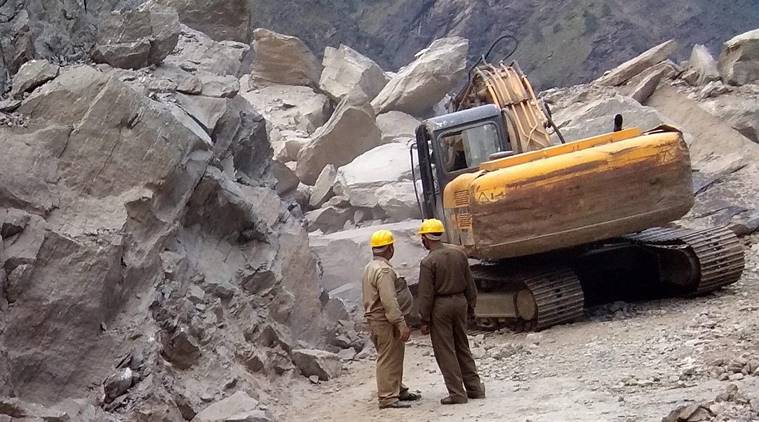 आंध्र प्रदेश, भूस्खलन दुर्घटना, खदान की मौत, बोल्डर, भारत समाचार, अपराध समाचार, भारतीय एक्सप्रेस समाचार, नवीनतम समाचार