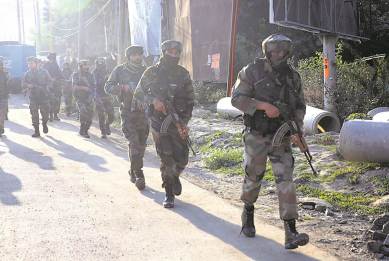 Burhan wani, Burhan wani death annivarssary, Jammu and Kashmir, J-K Burhan wani, Kashmir restriction, tral, Indian army, Stone pelting, India news, Indian express news