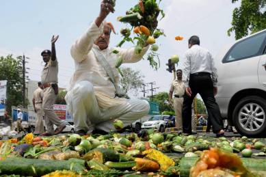 Maharashtra farmers protest, Minimum support price, MS Swaminathan committee, agricultural crisis