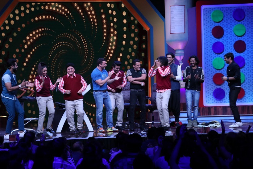 Super Night with Tubelight, Salman Khan, Sunil Grover, Ali Asgar, Super Night with Tubelight images, Sunil Grover Dr. Mashoor Gulati, Salman Khan Sunil Grover images, Super Night with Tubelight shoot photos