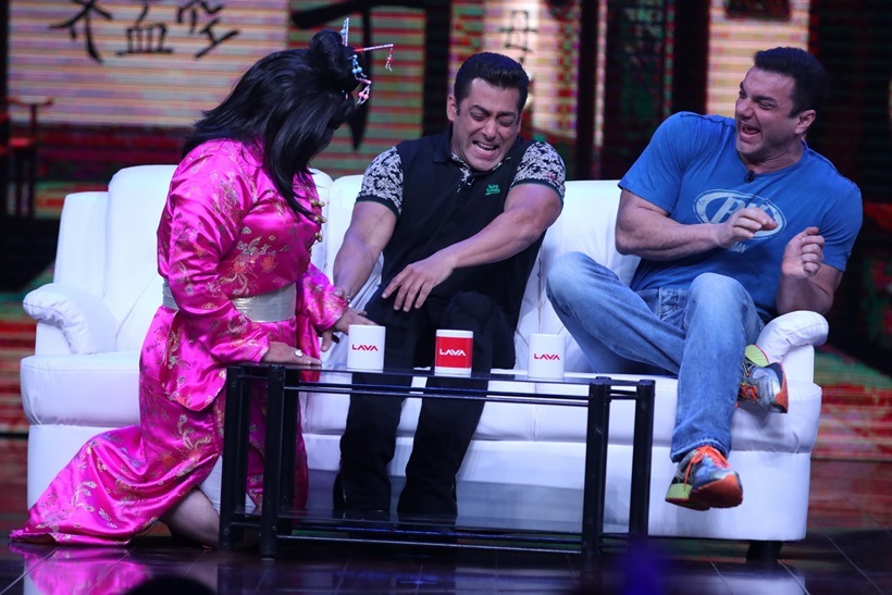 Super Night with Tubelight, Salman Khan, Sunil Grover, Ali Asgar, Super Night with Tubelight images, Sunil Grover Dr. Mashoor Gulati, Salman Khan Sunil Grover images, Super Night with Tubelight shoot photos