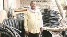 gurgaon lineman, devendra kumar, gurgaon civil lines, electrocution,haryana electricity board, power cut, faulty wires