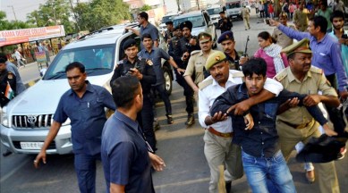 Lucknow University, Yogi Adityanath, Samajwadi Party student's wing, Lucknow University students jailed