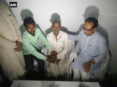 madhya pradesh farmers protests, shivraj singh chouhan, indefinite fast, farmers'agitation in madhya pradesh, five dead in farmers'agitation, india news, indian express