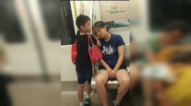viral photo, mother son picture, viral photo og mother and son, mother and son photo in China, indian express, indian express news