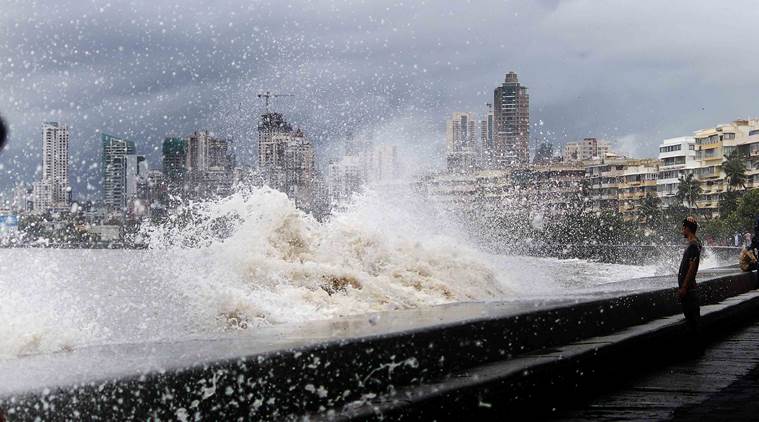 Heavy Rains Lash Mumbai, Residents Flock To Marine Drive To Enjoy High ...