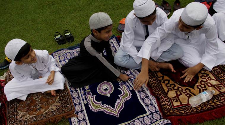 Eid ul-Fitr 2017 LIVE updates, eid, eid 2017, Eid al-Fitr 2017, eid in india, muslims eid, muslim celebrate eid, eid celebration, jama masjid, eid food, indian express news, india news
