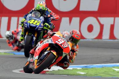 Valentino Rossi wins thrilling opening race of MotoGP season in