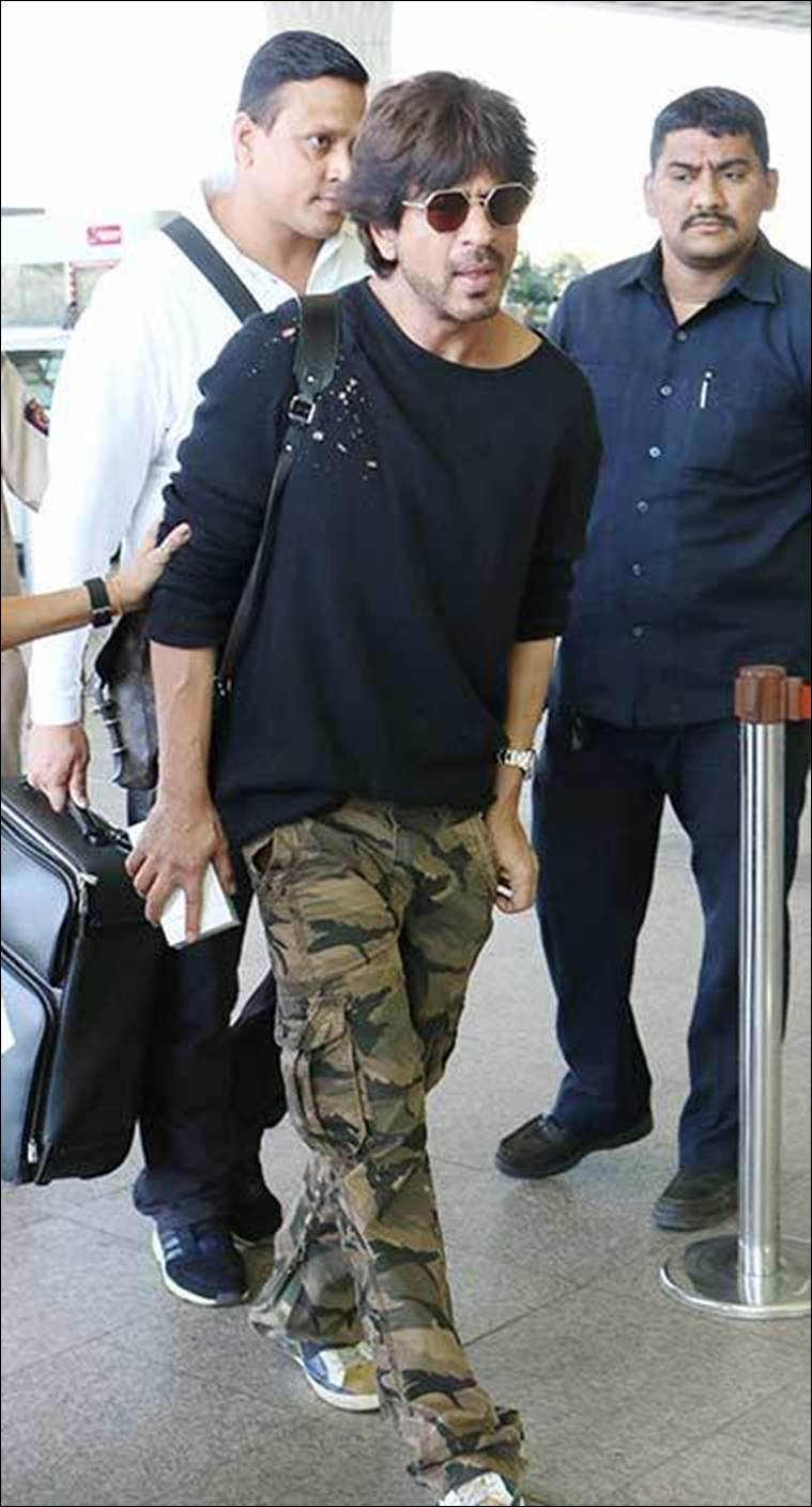 Shah Rukh Khan strikes his signature pose at Auto Expo 2020 see pics