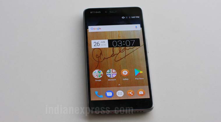 Smartron, Smartron srt.phone, Srt phone review, Sachin phone review, Sachin Tendulkar phone, SRT.phone full review, Srt phone review specs, SRT phone full specifications, SRT phone price in India
