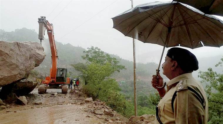jammu kashmir, kashmir landslide, Jammu-Srinagar national highway, rains in jammu kashmir, kashmir news