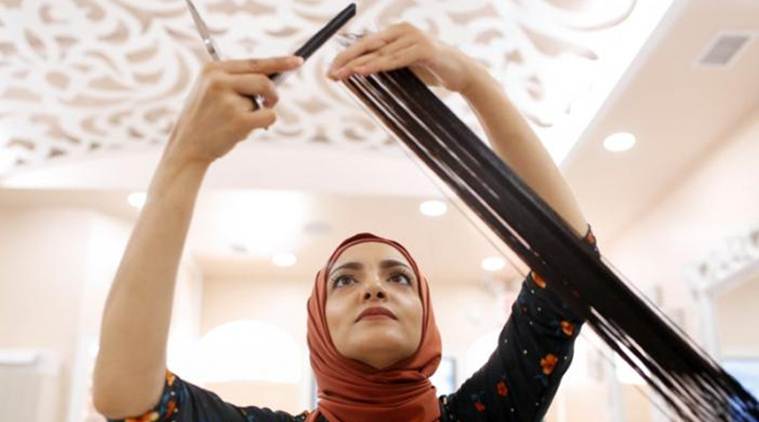 At women only salon in Brooklyn Muslim Americans prepare for Eid